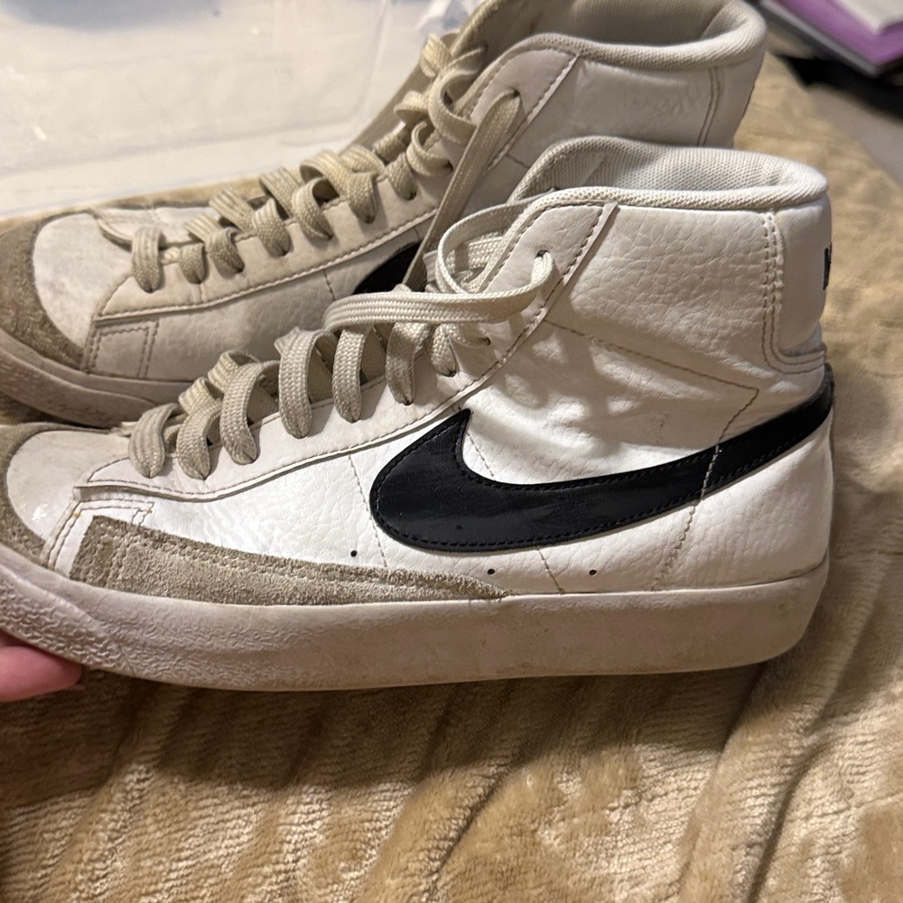 Nike Kids Sneakers in White and Black